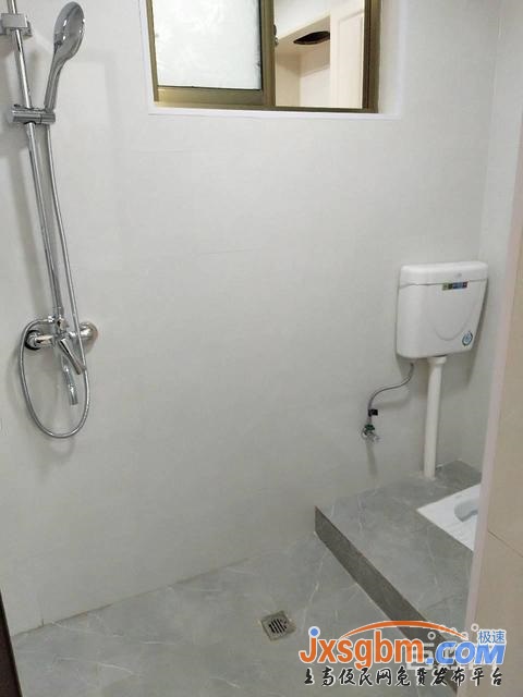 上高建設北路三樓新裝修送新家具證件齊全可按揭讀書近