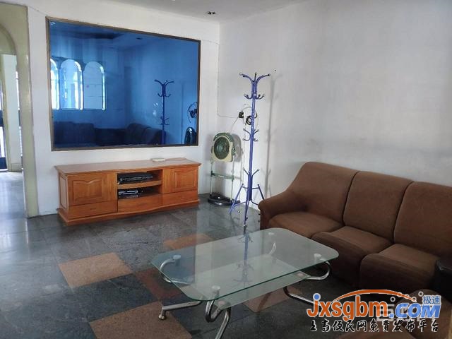 上高供電大院2樓普裝三房家私全配有地下室好停車安靜