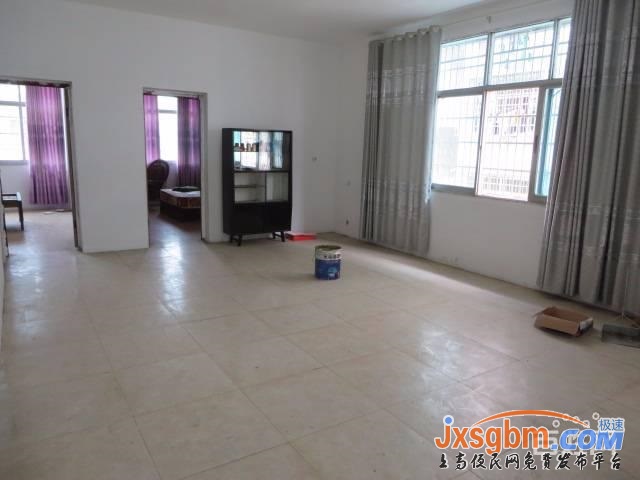 上高商城南路5樓三房有床熱水器窗簾裝了防盜窗光線好