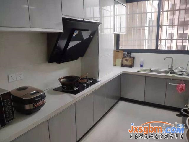 上高花園電梯四房精裝修帶家私20萬三證滿2年可按揭