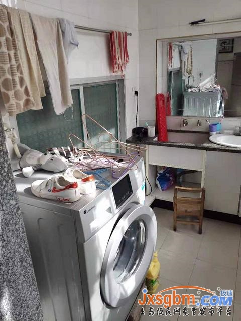 上高團結路旁普裝三房帶地下室5平三證滿2年可按揭