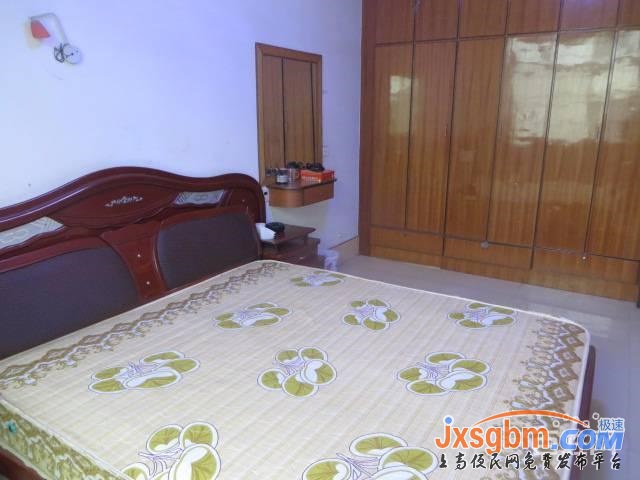 上高逸夫小學旁中裝三房除冰箱洗衣機外全配無暗間適合拼租