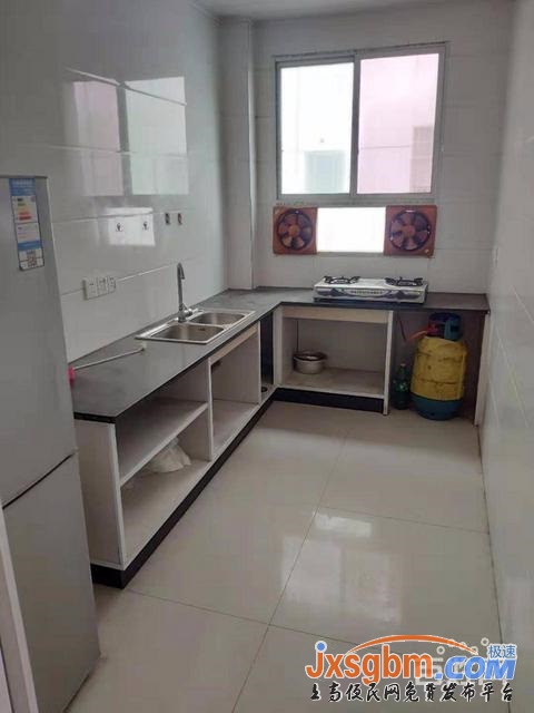 上高四中對面電梯三房家具家電全配(三空調三床)可停車