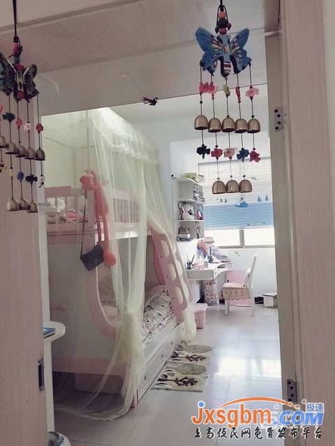 上高星輝小區四年前精裝修三房地下室5平三證滿5唯一地段好