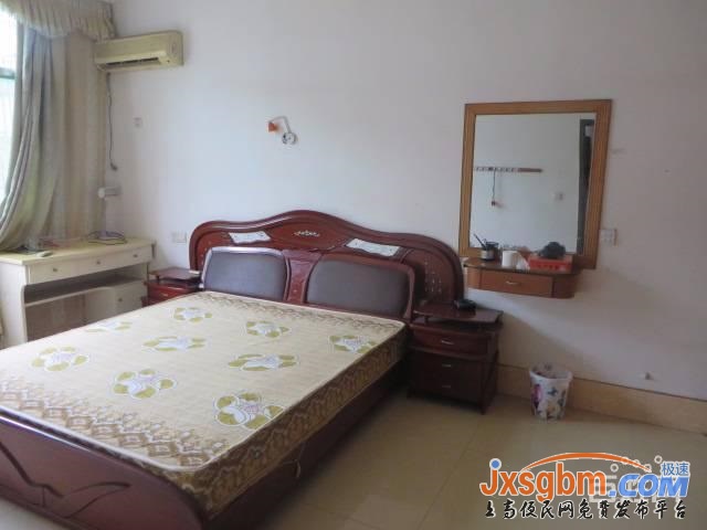 上高逸夫小學旁中裝三房除冰箱洗衣機外全配無暗間適合拼租