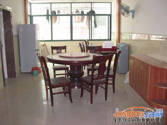 上高錦園小區3樓三房家具家電全配無暗間好停車適合拼租