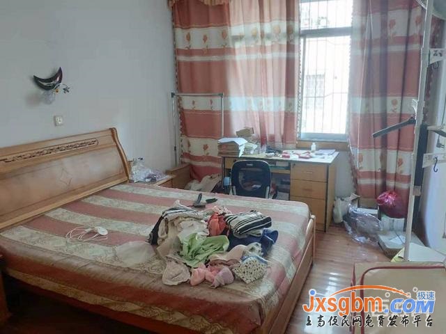 上高二中附近普裝三樓三房無暗間有證讀書近帶地下室地段好