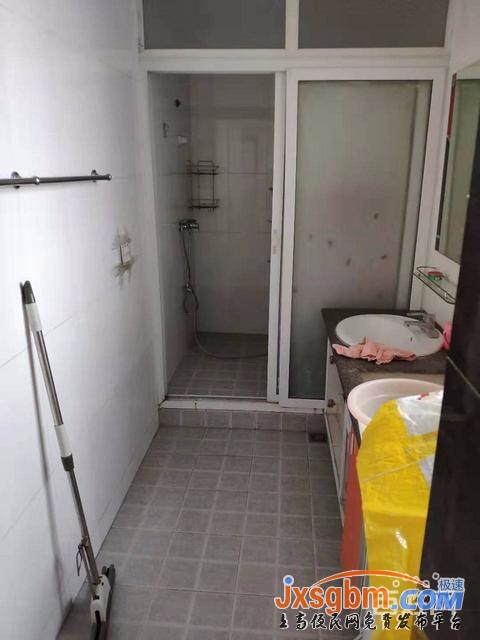 上高銀海超市旁普裝三房兩衛無證無房東地下室6平用燃氣