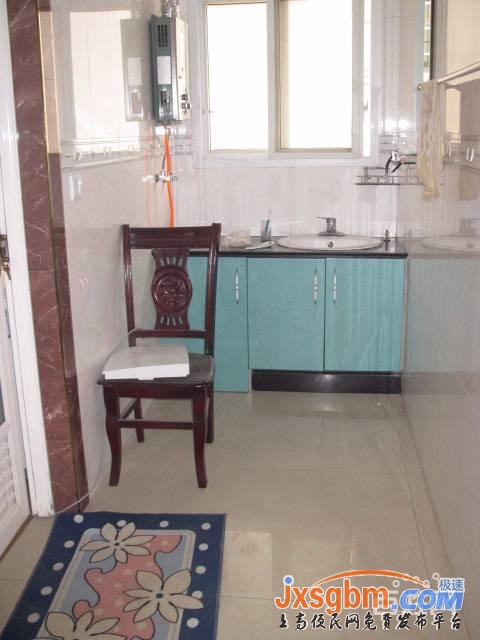 上高錦園小區3樓三房家具家電全配無暗間好停車適合拼租