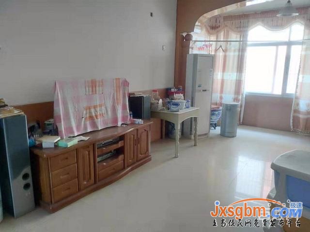 上高二中附近普裝三樓三房無暗間有證讀書近帶地下室地段好