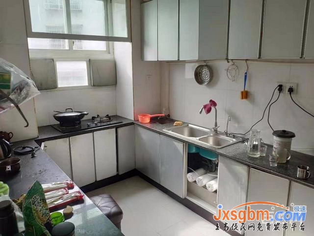 上高團結路旁普裝三房帶地下室5平三證滿2年可按揭