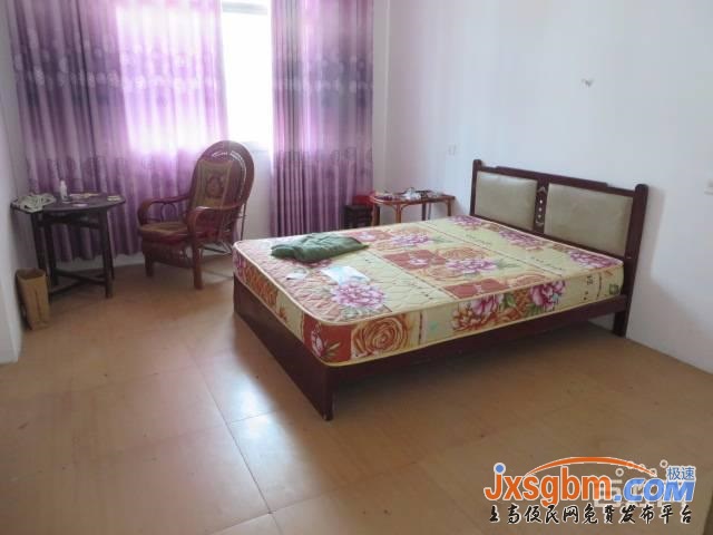 上高商城南路5樓三房有床熱水器窗簾裝了防盜窗光線好