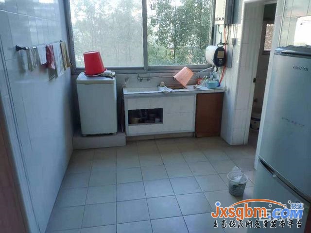 上高二中附近普裝三樓三房無暗間有證讀書近帶地下室地段好