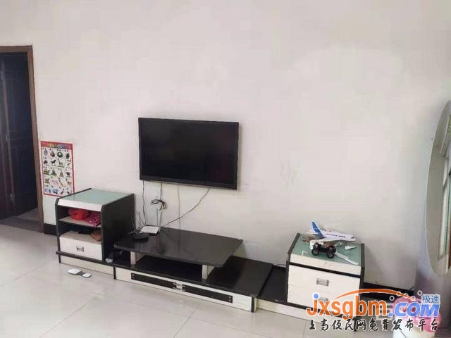 上高團結路旁普裝三房帶地下室5平三證滿2年可按揭