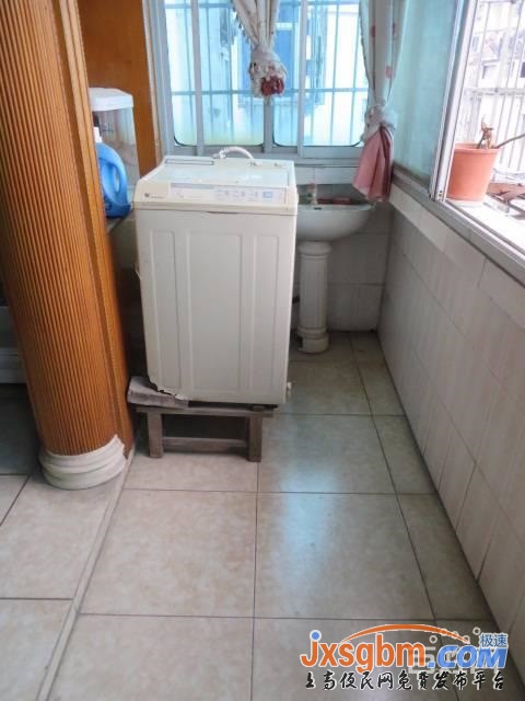 上高和平路5樓普裝三房家具家電全配好停車6千一年