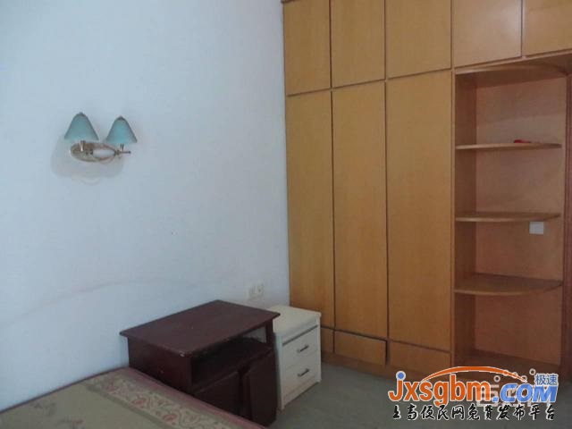 上高四中附近4樓普裝三房無暗間三證滿5年用燃氣讀書近