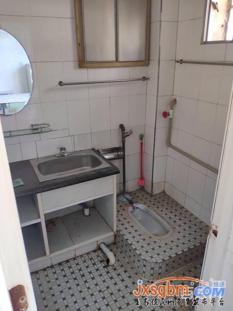 上高供電大院2樓普裝三房家私全配有地下室好停車安靜