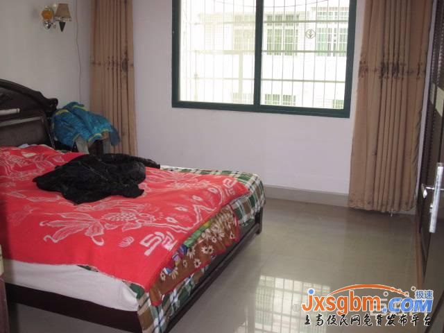 上高錦園小區3樓三房家具家電全配無暗間好停車適合拼租