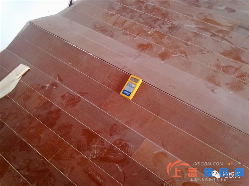 南昌市專業服務房屋室內實木地板起拱維修修復